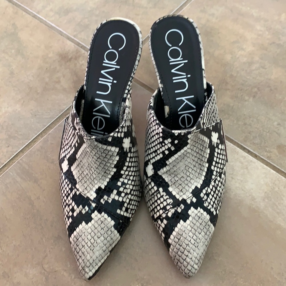 Calvin Klein size 8